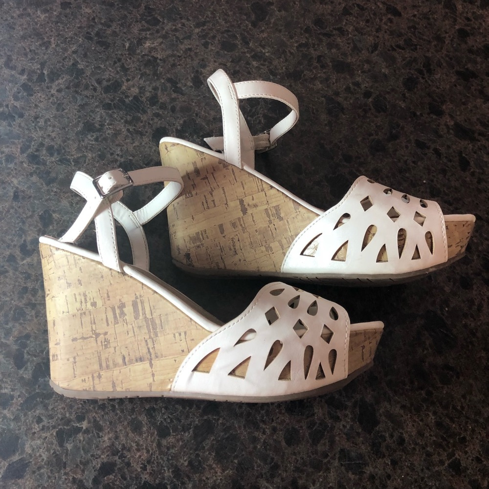 Kenneth Cole Reaction White/Cork Wedge Sandal 6.5
